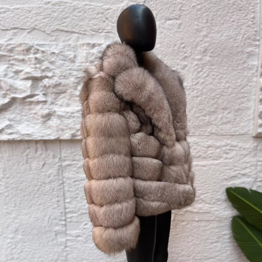 Woman's Natural Fur Coat Short - Streetwear Brand Jacket 评论和价格